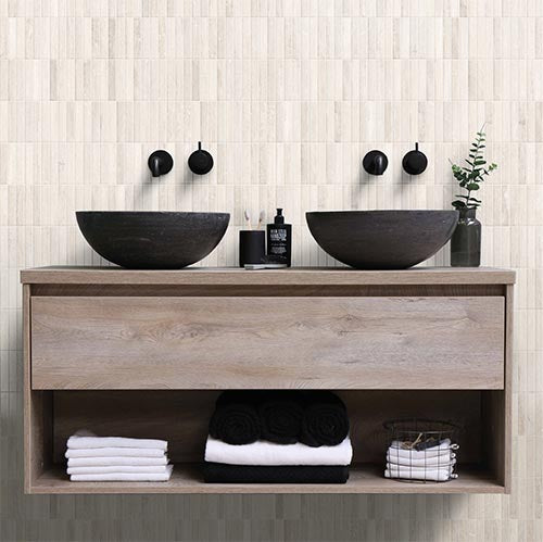 Lume Fingers Amalfi Cream - Gloss Finish - Lifestyle